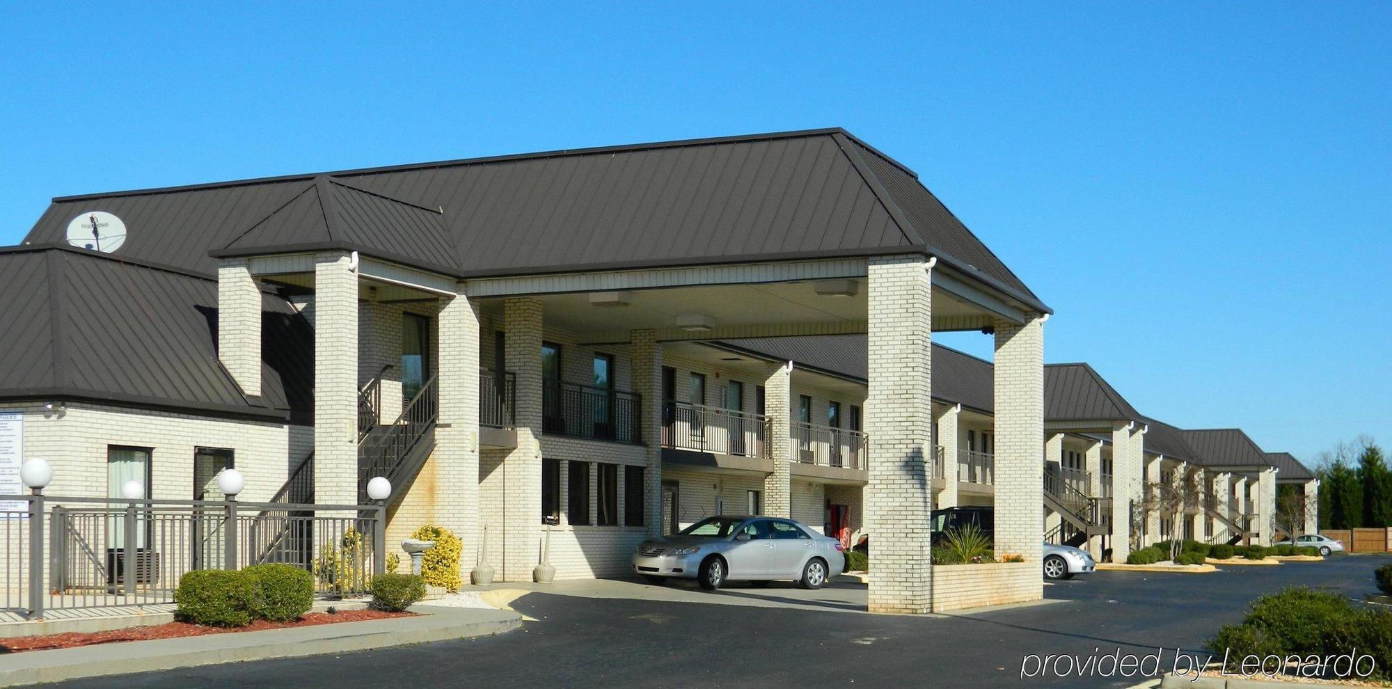 Deluxe Inn And Suites York Exterior photo