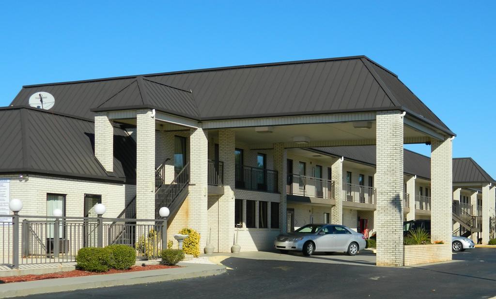 Deluxe Inn And Suites York Exterior photo