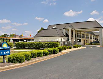 Deluxe Inn And Suites York Exterior photo